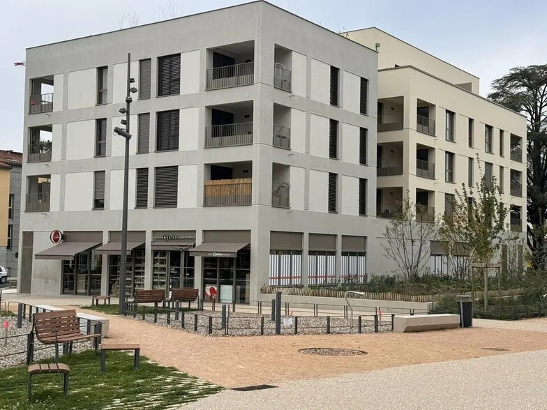 Local commercial dans Dardilly à louer - Photo de l’immeuble – Image 2 sur 7