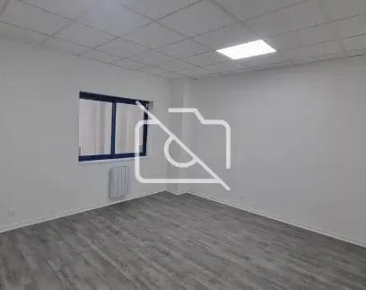 Local d’activités dans Lisses à louer - Photo intérieure – Image 3 sur 4