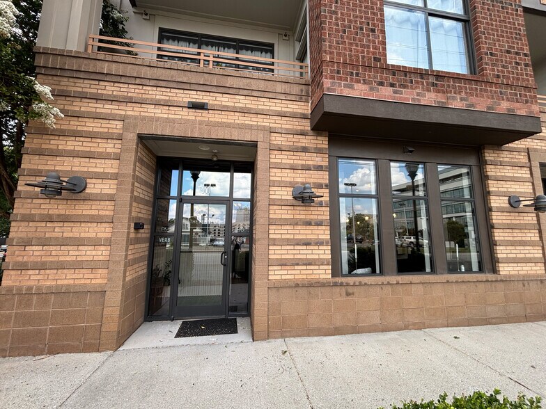 360-370 N Broad St, Winston-Salem, NC à vendre - Photo de l’immeuble – Image 1 sur 9