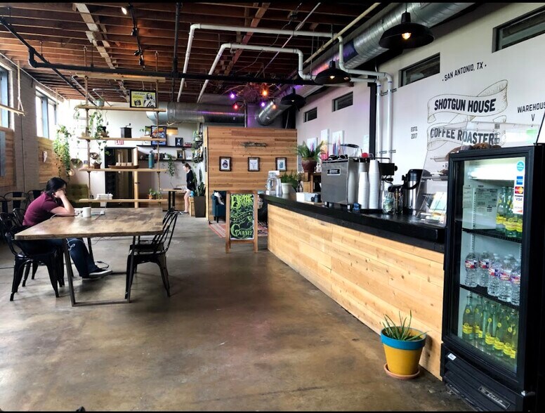 1333 Buena Vista St, San Antonio, TX à louer - Photo intérieure – Image 3 sur 11
