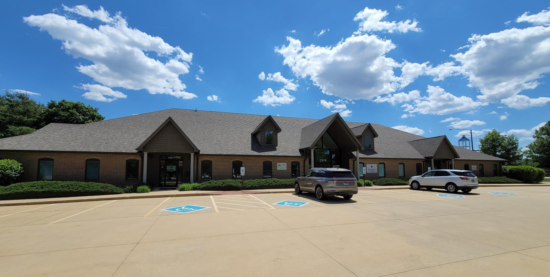 2919 Crossing Ct, Champaign, IL à louer Photo principale– Image 1 sur 2