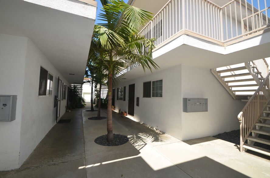 705 Amapola Ave, Torrance, CA à vendre - Photo de l’immeuble – Image 2 sur 6