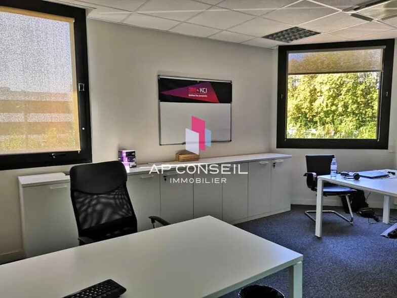 Bureau dans Montigny-le-Bretonneux à vendre - Photo intérieure – Image 3 sur 7