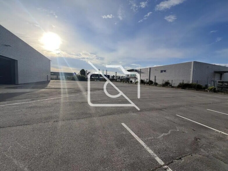 Industriel/Logistique dans Sainte-Geneviève-des-Bois à louer - Photo de l’immeuble – Image 2 sur 8