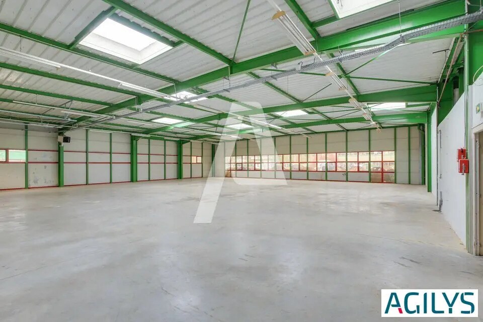 Local d’activités dans Saint-Thibault-des-Vignes à louer Photo intérieure– Image 1 sur 10