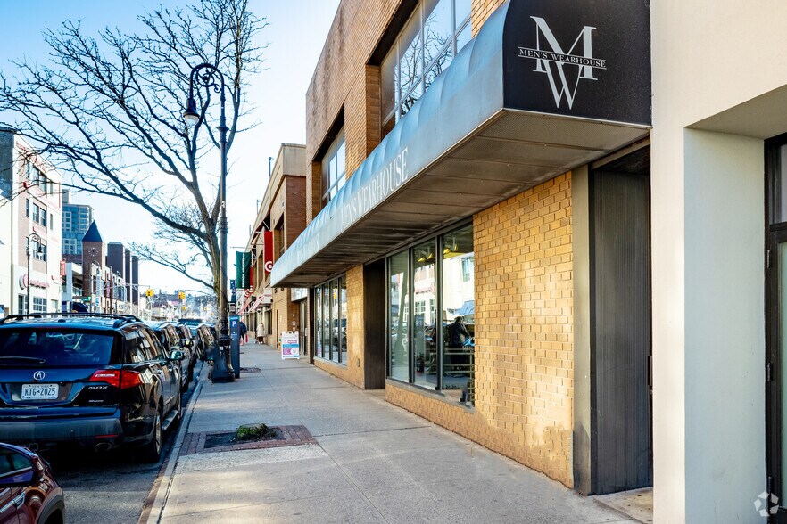 7000 Austin St, Forest Hills, NY à louer - Photo de l’immeuble – Image 2 sur 8