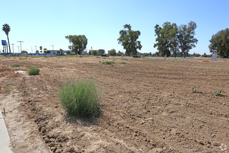 308 Carlyle Way, Chowchilla, CA à louer - Photo de l’immeuble – Image 2 sur 2