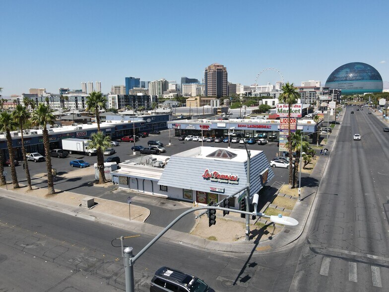 525-577 E Twain Ave, Las Vegas, NV à louer - Photo de l’immeuble – Image 2 sur 6