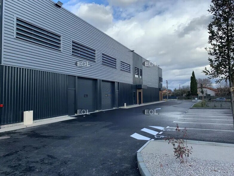 Local d’activités dans Vedène à louer - Photo de l’immeuble – Image 1 sur 3