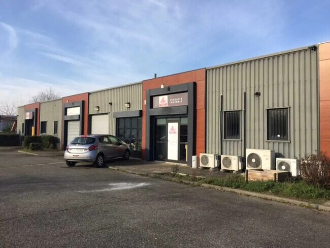 Plus de détails pour Local d'activités à louer