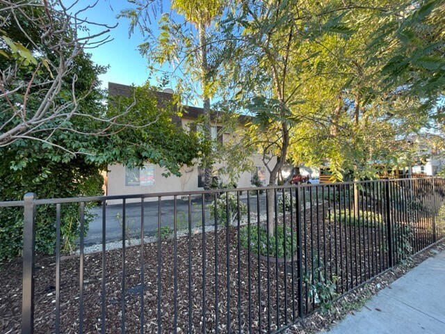 13060 Victory Blvd, Van Nuys, CA à vendre - Photo de l’immeuble – Image 3 sur 11
