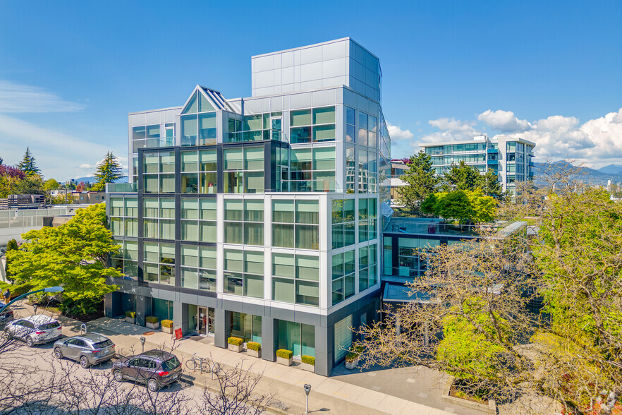 1765 W 8th Ave, Vancouver, BC à louer - Photo de l’immeuble – Image 1 sur 5