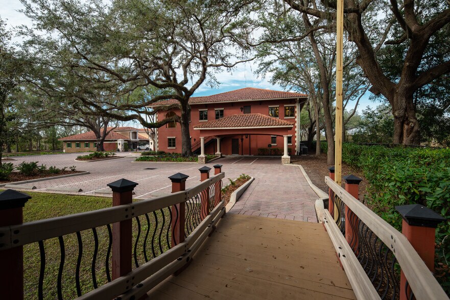 2420 Brunello Trace, Lutz, FL à vendre - Photo de l’immeuble – Image 2 sur 29