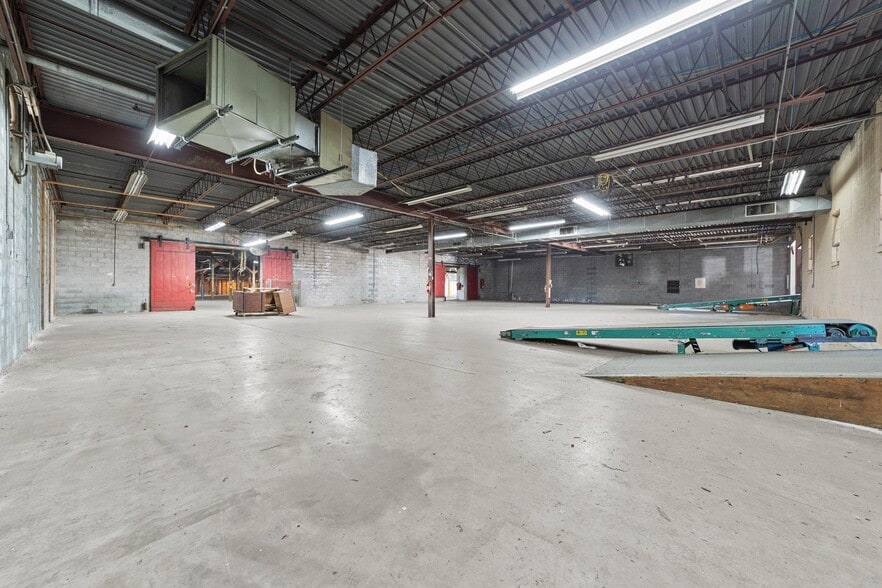 206 E Frazier Ave, Liberty, NC à louer - Photo intérieure – Image 3 sur 7