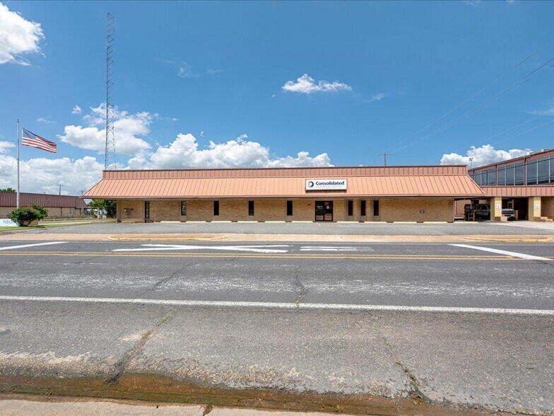 321 N 1st St, Lufkin, TX à vendre - Photo de l’immeuble – Image 2 sur 43
