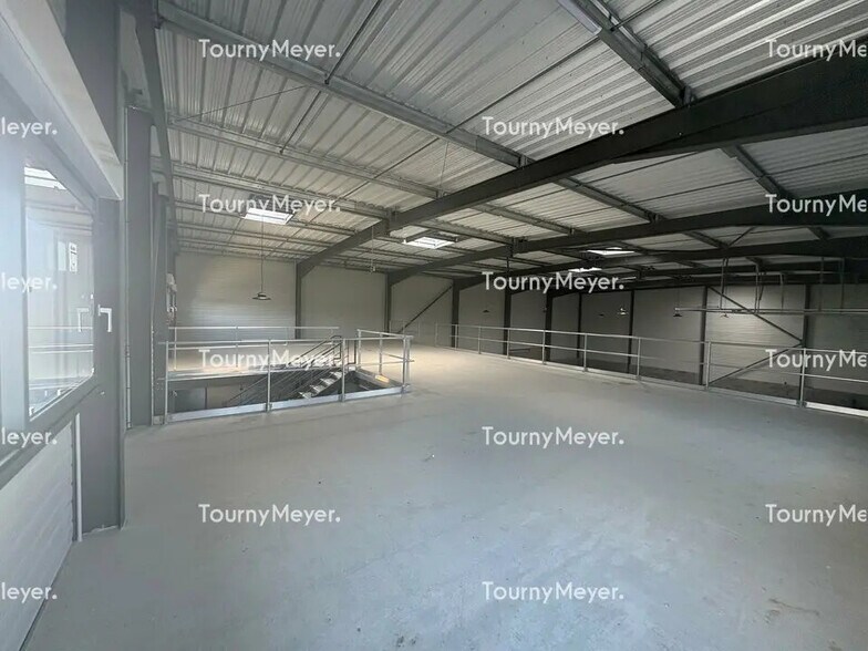 Local d’activités dans Villeneuve-Tolosane à louer - Photo de l’immeuble – Image 3 sur 6