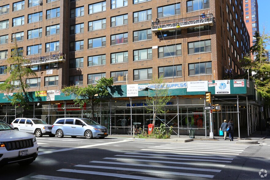 1161 First Ave, New York, NY à louer - Photo de l’immeuble – Image 2 sur 2