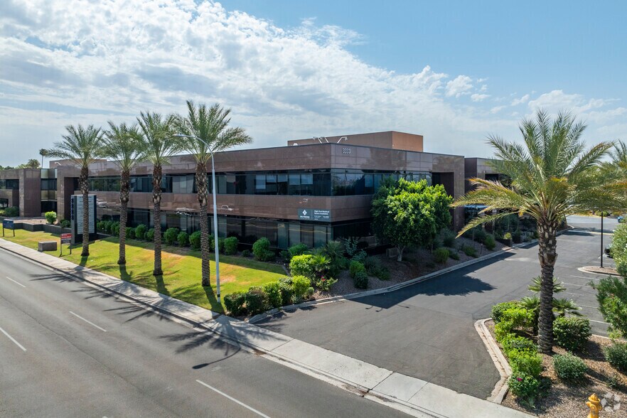 3333 E Camelback Rd, Phoenix, AZ à louer - Photo de l’immeuble – Image 2 sur 6