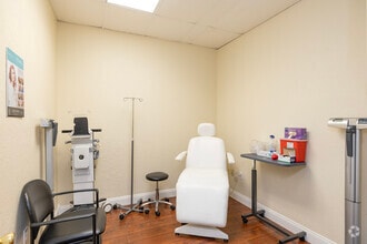 104-118 E Bloomingdale Ave, Brandon, FL à louer Photo intérieure– Image 2 sur 13