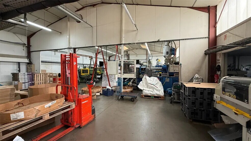 Industriel/Logistique dans Buellas à louer - Photo de l’immeuble – Image 3 sur 7