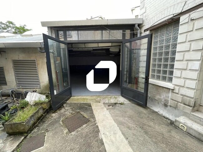 Plus de détails pour Local d'activités à louer