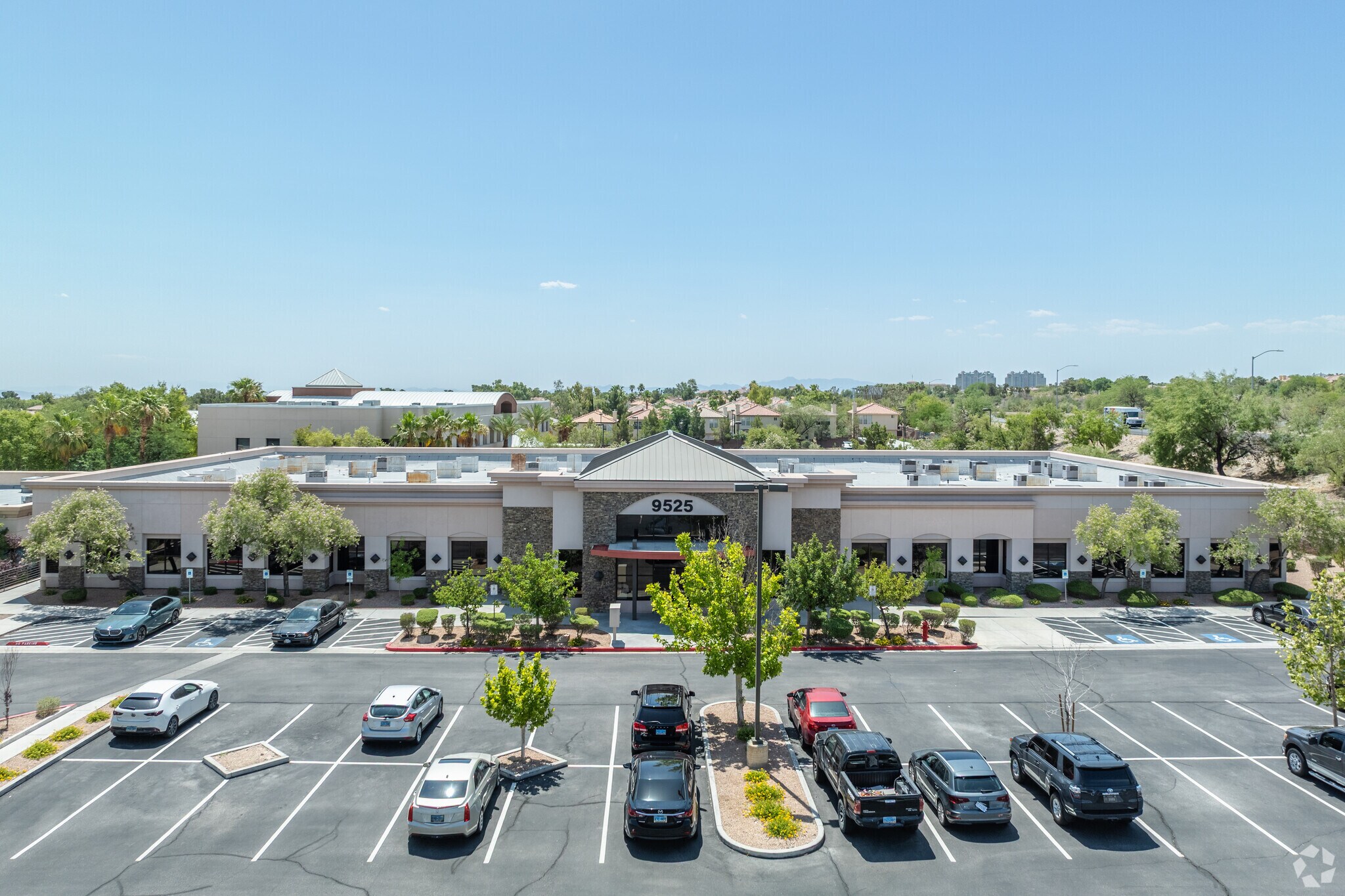 9525 Hillwood Dr, Las Vegas, NV à louer Photo principale– Image 1 sur 34