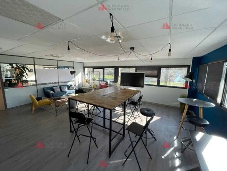 Bureau dans Écuisses à vendre - Photo de l’immeuble – Image 3 sur 5