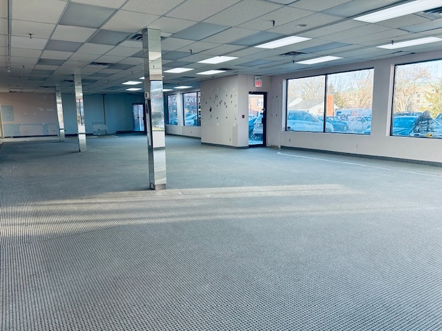 114 Dundas St E, Whitby, ON à louer - Photo intérieure – Image 3 sur 14