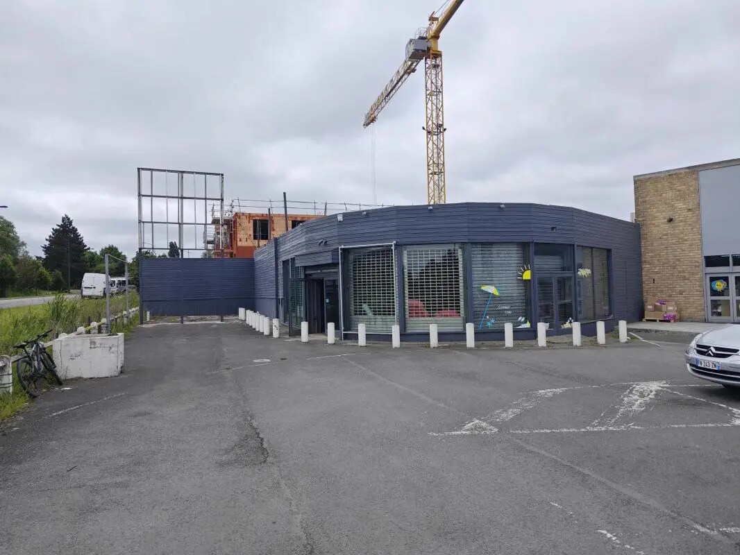 Industriel/Logistique dans Roncq à louer Photo de l’immeuble– Image 1 sur 5