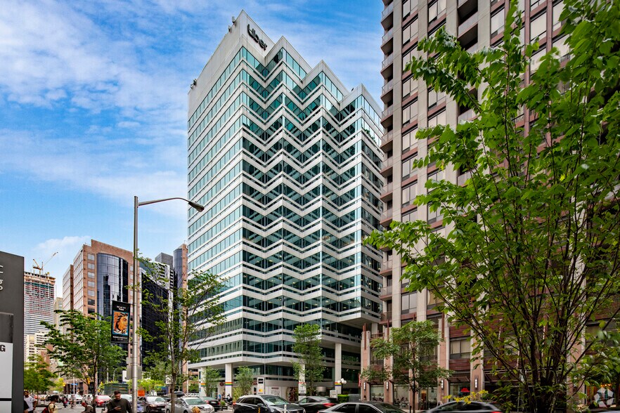 121 Bloor St E, Toronto, ON à louer - Photo de l’immeuble – Image 2 sur 4