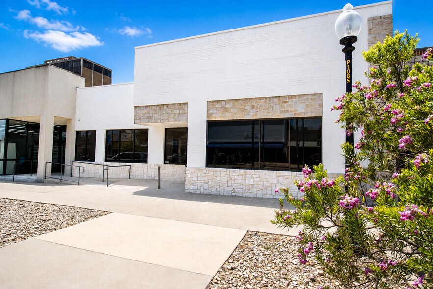 220 W Jefferson Blvd, Dallas, TX à louer - Photo de l’immeuble – Image 3 sur 13