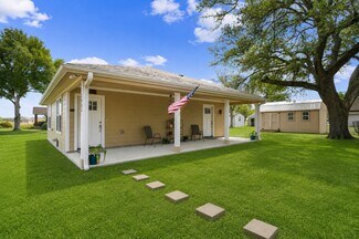 Plus de détails pour 3027 Poppy St, Needville, TX - Logement à vendre