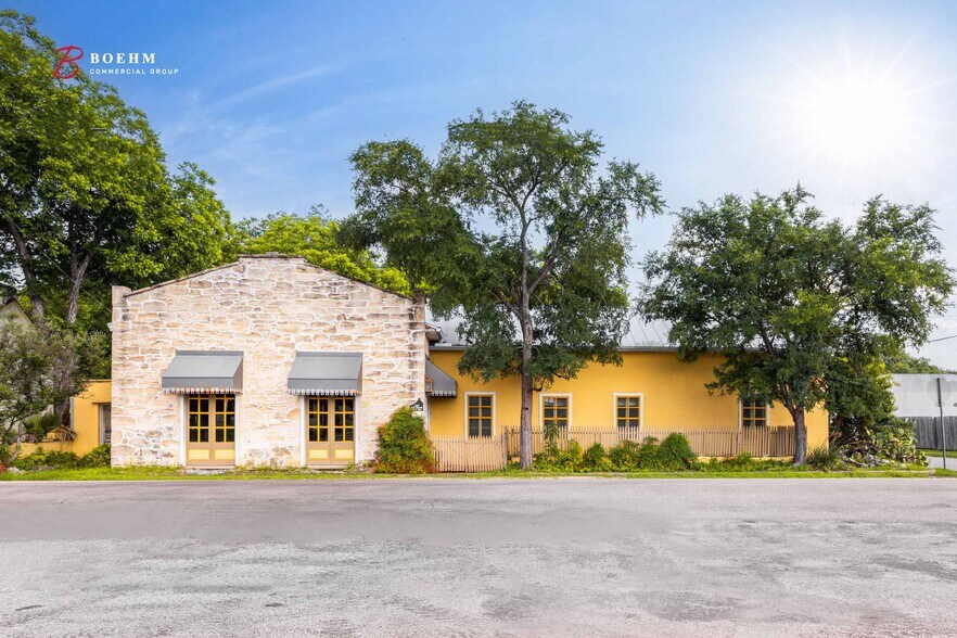 514 Paris St, Castroville, TX à vendre - Photo de l’immeuble – Image 1 sur 18