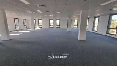 Bureau dans Décines-Charpieu à louer Photo intérieure– Image 1 sur 7