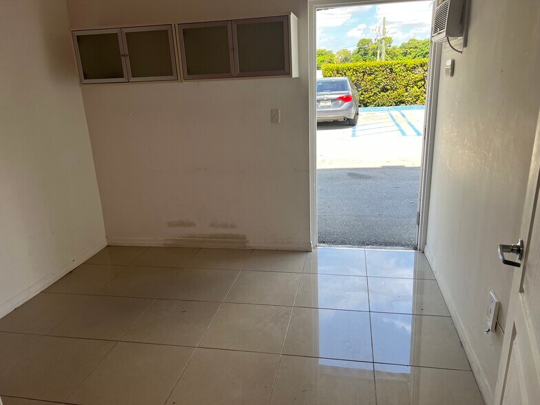 2635 NE 188th St, Miami, FL à louer - Photo intérieure – Image 3 sur 6