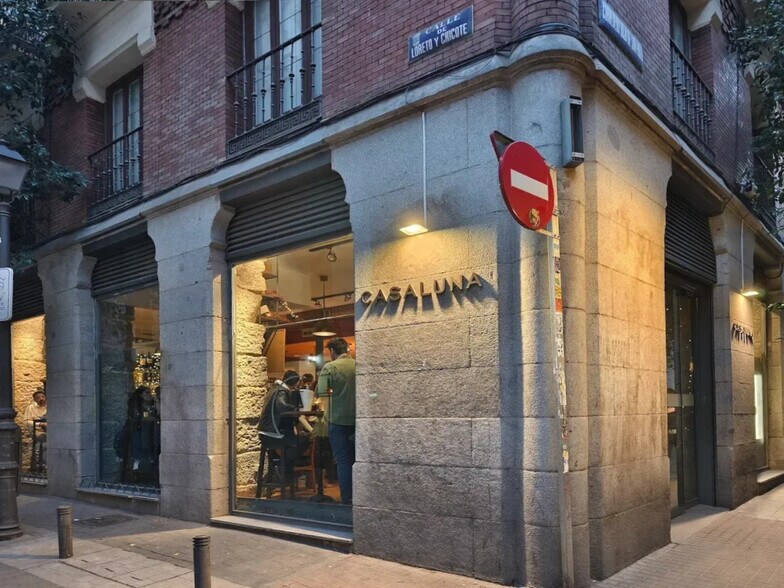 Immeuble residentiel dans Madrid, Madrid à vendre - Photo de l’immeuble – Image 1 sur 5