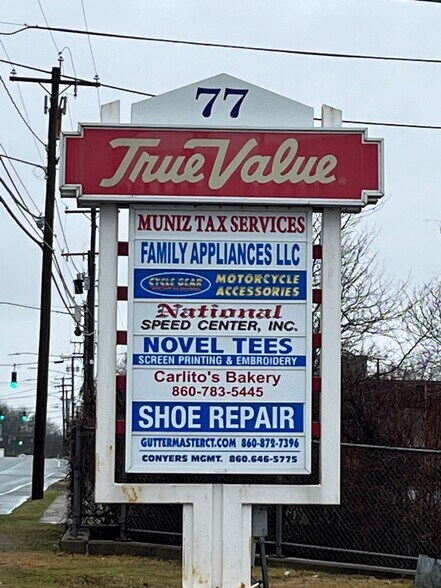 59-73 Tolland Tpke, Manchester, CT à louer - Photo de l’immeuble – Image 3 sur 4