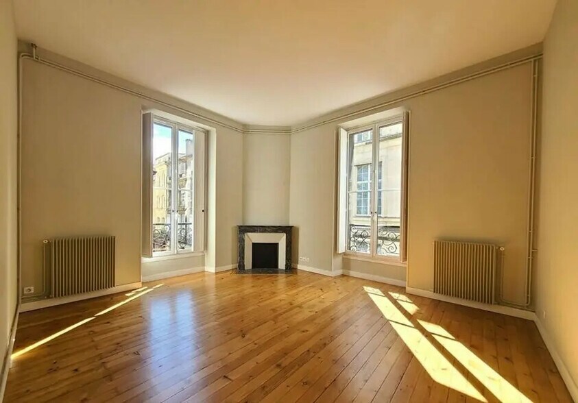 Bureau dans Paris à louer - Photo de l’immeuble – Image 1 sur 6