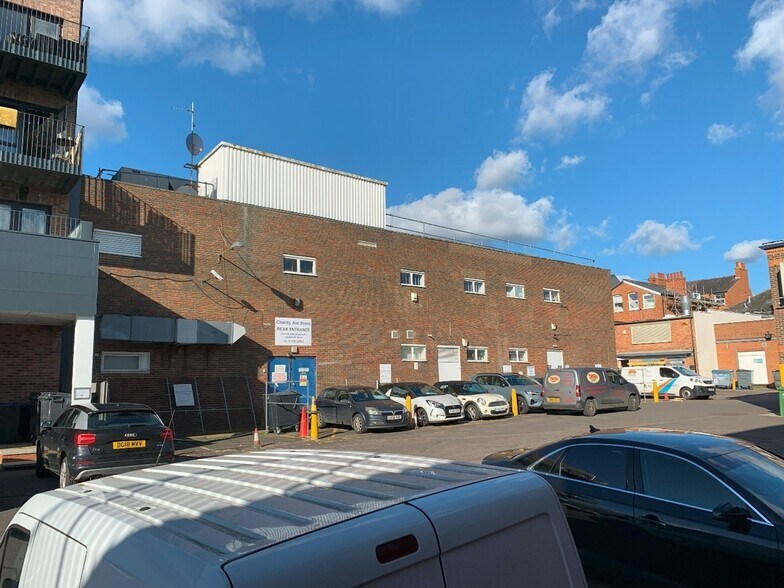 5-13 Obelisk Way, Camberley à vendre - Photo de l’immeuble – Image 3 sur 7