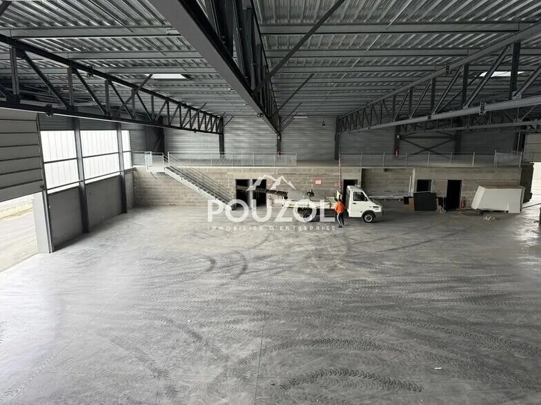 Local d’activités dans Issoire à louer - Photo intérieure – Image 2 sur 8