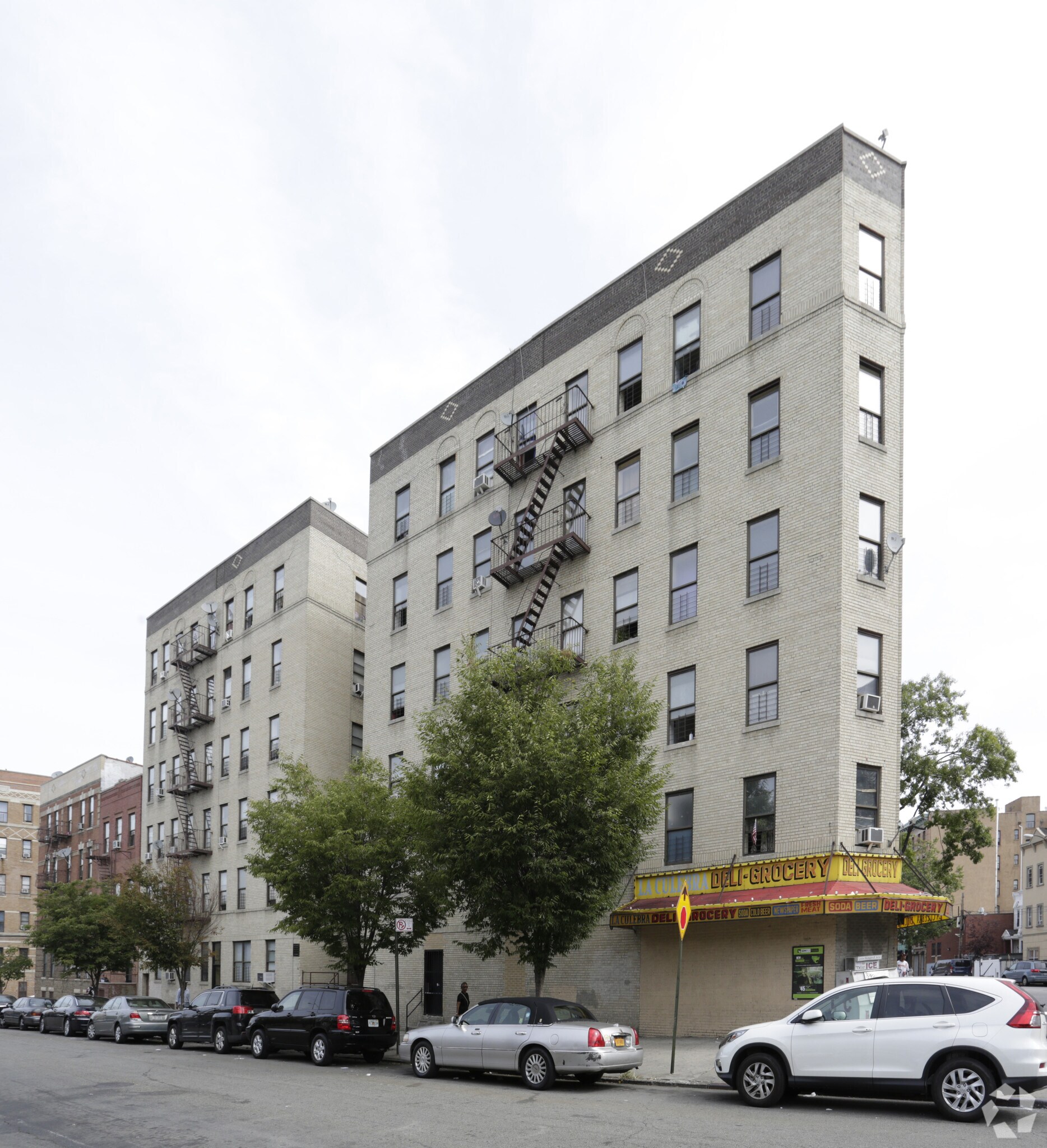 1373-1379 Boston Rd, Bronx, NY à louer Photo principale– Image 1 sur 4