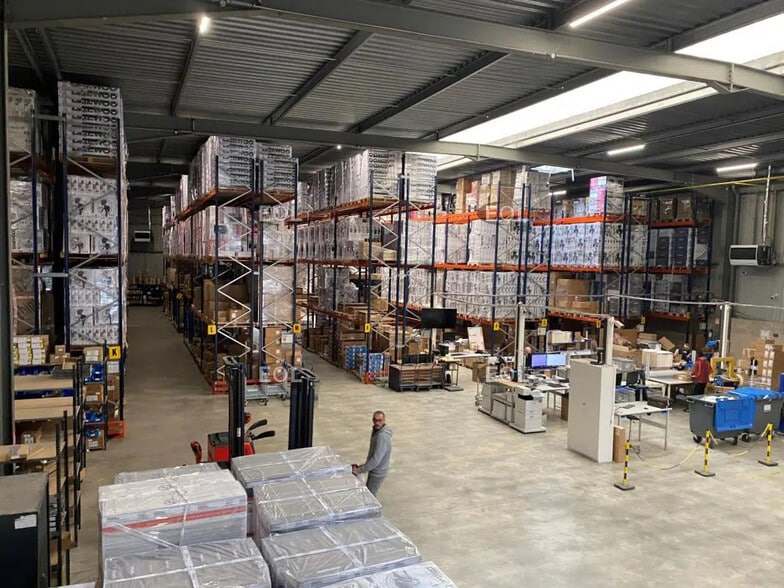 Industriel/Logistique dans Santeny à louer - Photo de l’immeuble – Image 1 sur 5