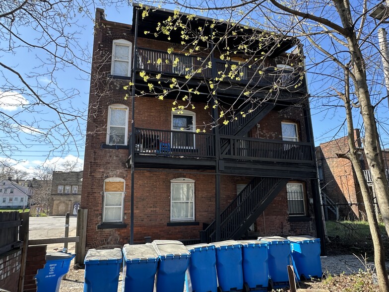 11239 Superior Ave, Cleveland, OH à vendre - Photo principale – Image 1 sur 60