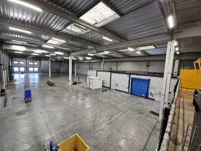 Industriel/Logistique dans Ivry-sur-Seine à louer Photo de l’immeuble– Image 1 sur 7