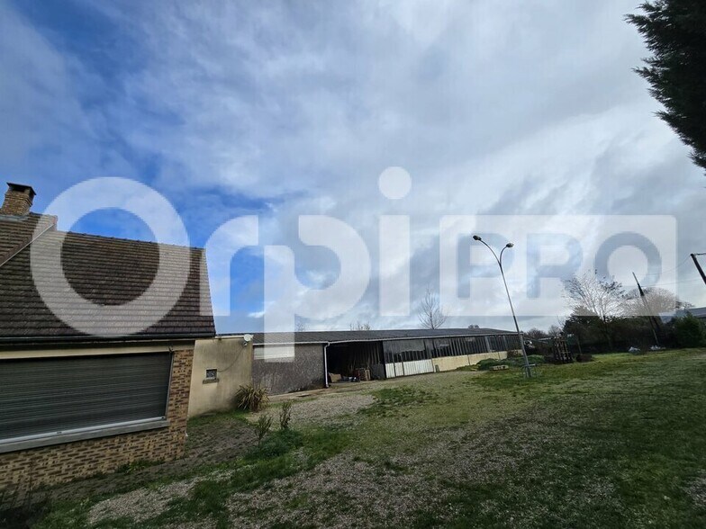 Local d'activités dans La Noue à vendre - Photo de l’immeuble – Image 2 sur 7