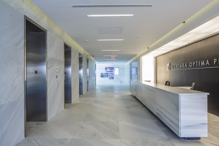 21500 Biscayne Blvd, Aventura, FL à louer - Hall d’entrée – Image 3 sur 8