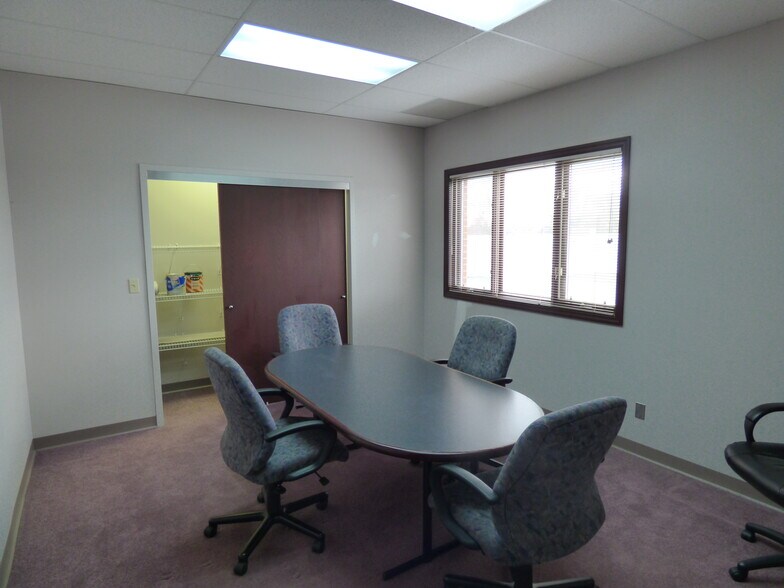 10016 Office Center Ave, Saint Louis, MO à louer - Photo de l’immeuble – Image 3 sur 8