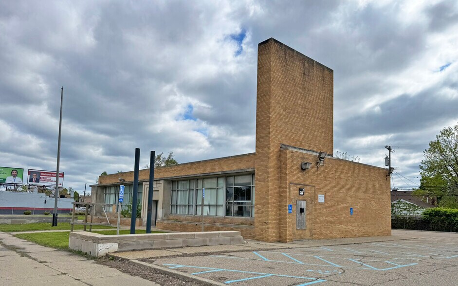 850 N Telegraph Rd, Dearborn, MI à vendre - Photo de l’immeuble – Image 2 sur 7