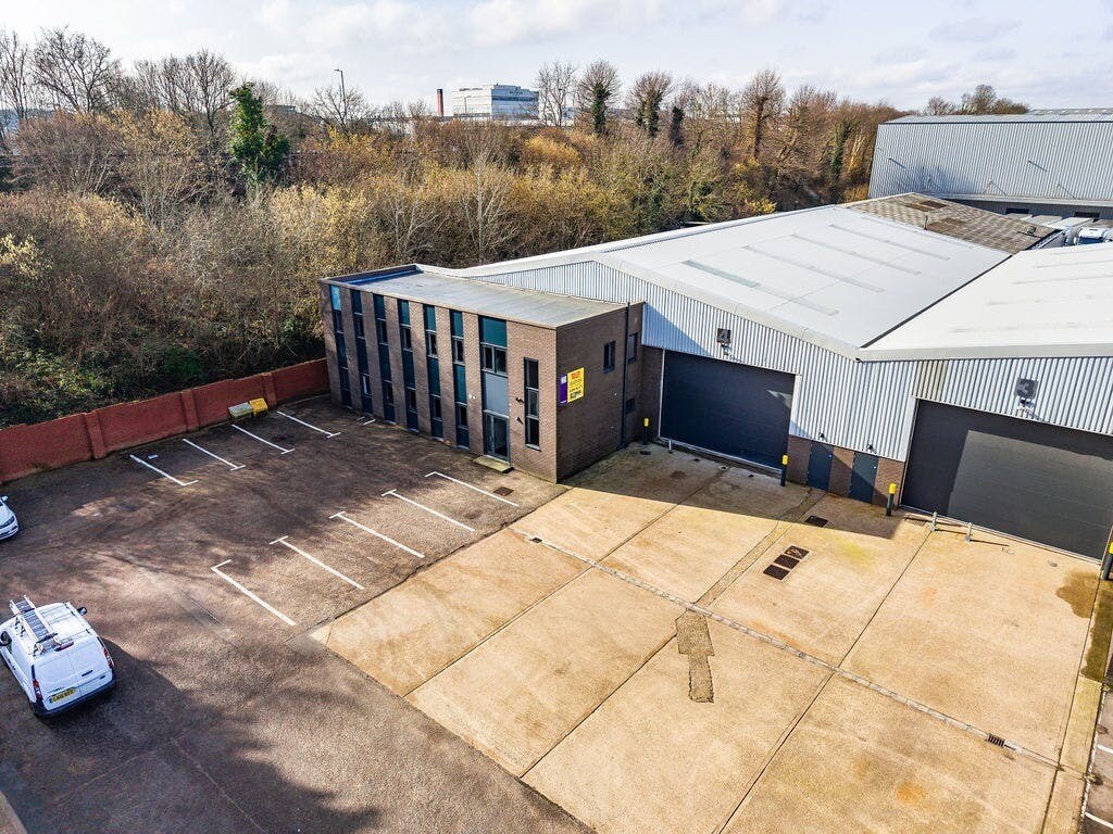 Units 3 & 4, Bracknell Business Centre, Downmill Rd, Bracknell à louer Photo de l’immeuble– Image 1 sur 5