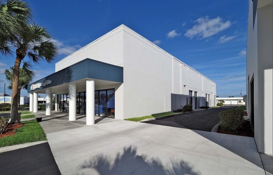 4700 N Dixie Hwy, Oakland Park, FL à louer - Photo de l’immeuble – Image 3 sur 14